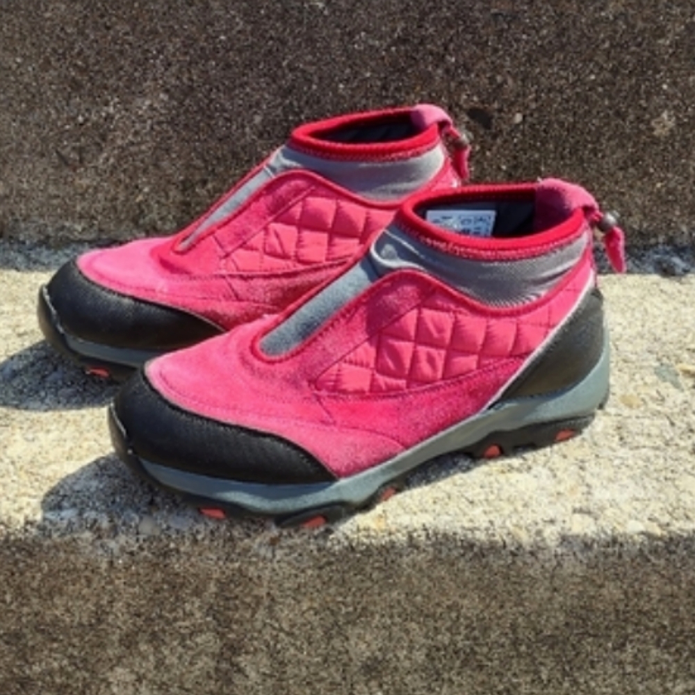 Raspberry Winter Trekker size 8.5 or 9